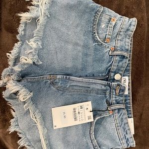 BRAND NEW Zara Hi Rise Curved Denim Cutoff Shorts